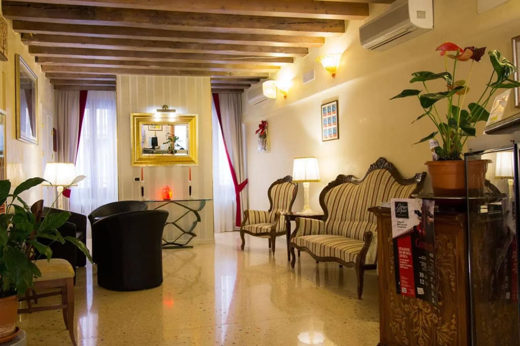 Hotel Antigo Trovatore - photo 12