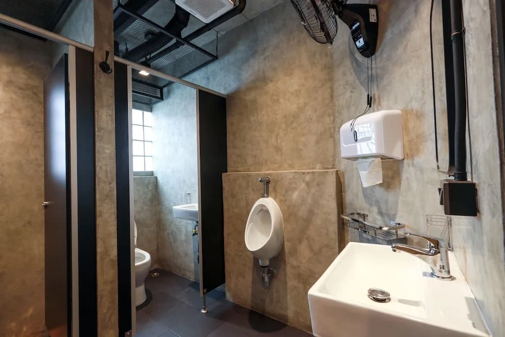 Siam Subway Hostel and Café - photo 11