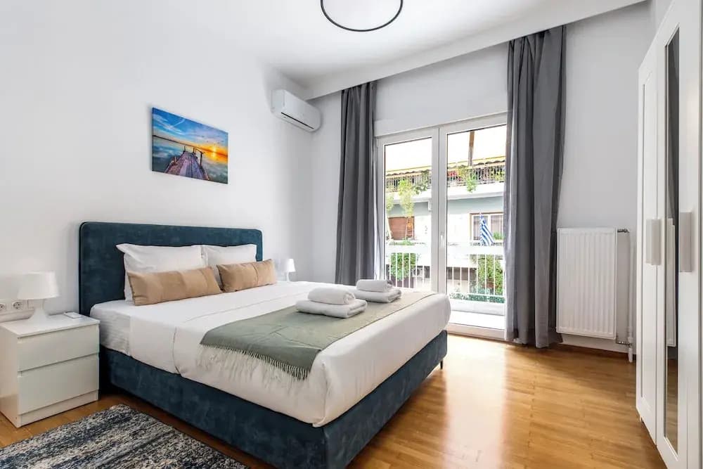 Cozyopolis - Timeless 3-BR in Athens - photo 4