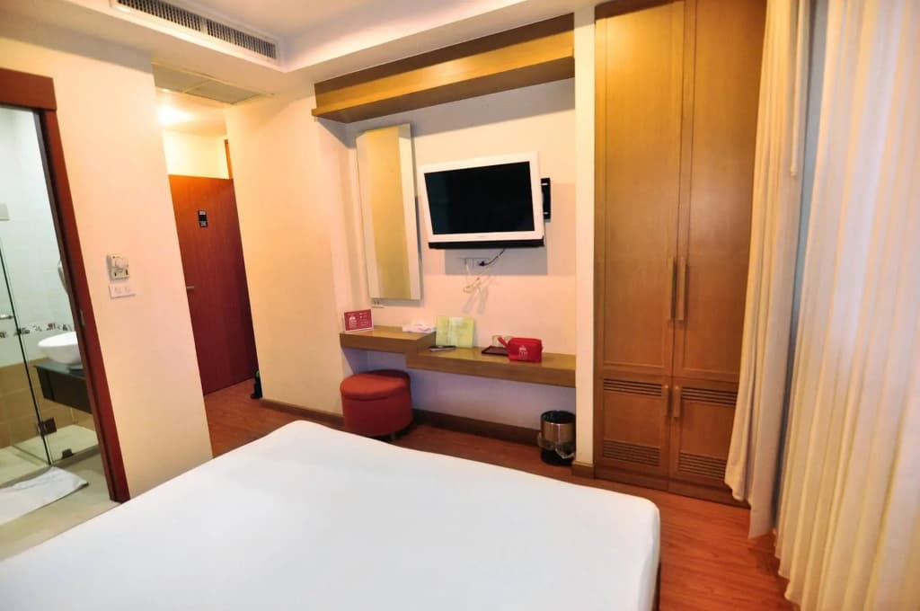 ZEN Rooms Surawong - photo 4