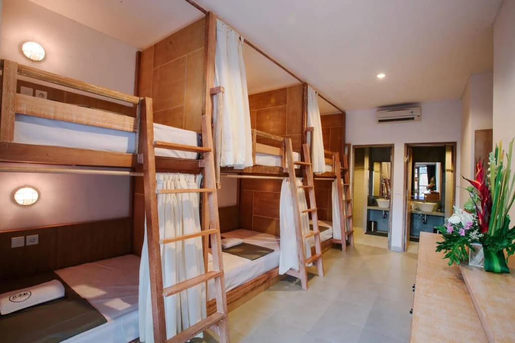 Lokal Bali Hostel - photo 7