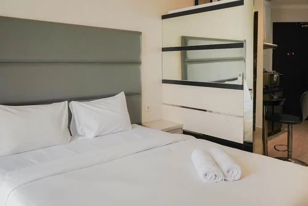 Convenient Studio Mangga Dua Apartment - photo 2