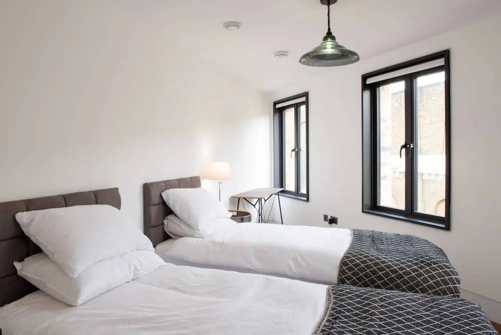 Stunning 2 Bedroom Flat in Farringdon - photo 2