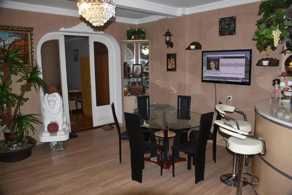 3 Room Flat in Tbilisi - photo 14