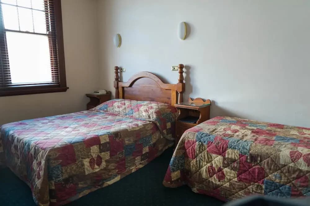 O'Malley's Hotel - photo 6