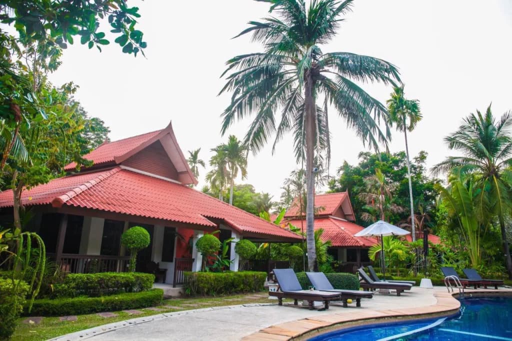 Locals Villa Hotel - photo 5