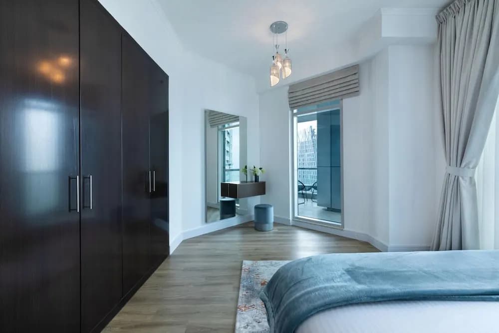 High-floor Trendy Apt w Marina Palm Ocean Vws - photo 12