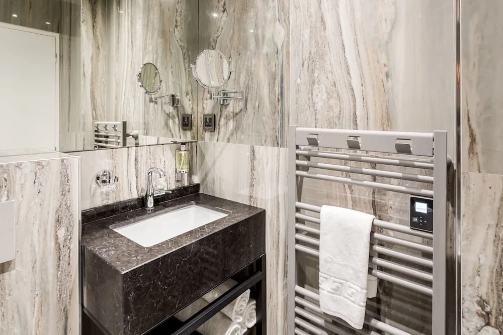Luxury & Spacious 5 Bedroom 3 Bathroom Notre Dame - photo 8