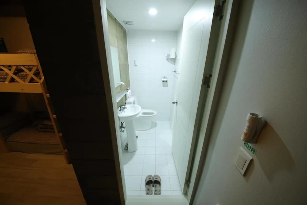 Stitches House - Hostel - photo 9