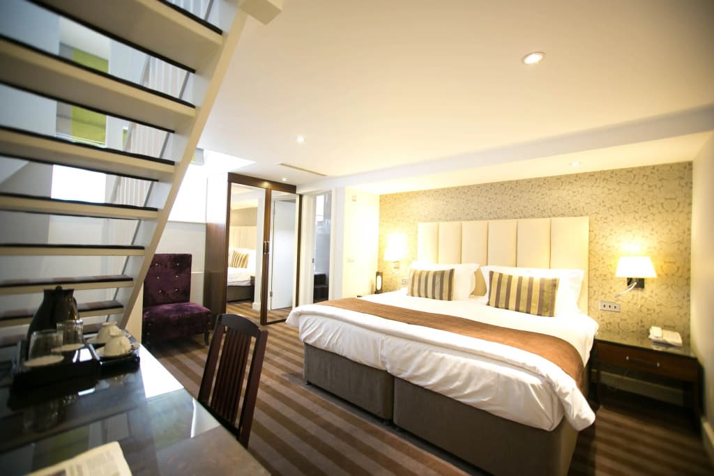 The Pillar Hotel - photo 2