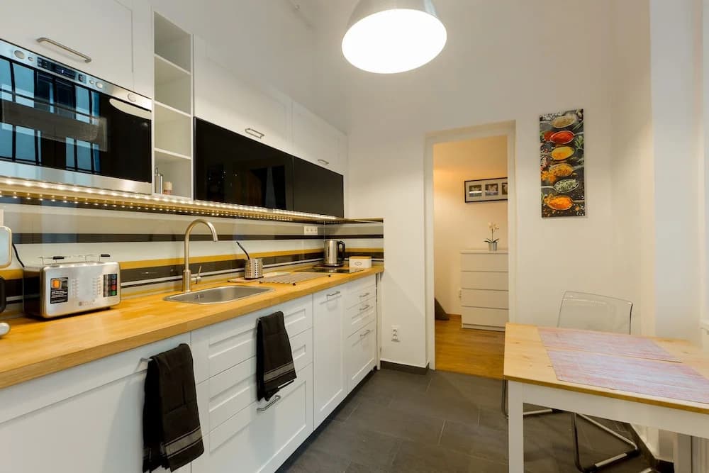 Kate’s Central Home - photo 13
