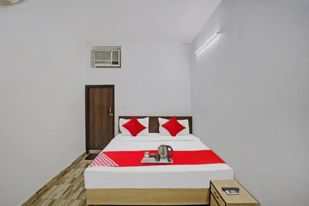 OYO Hotel Nirvan Near Jahangirpuri Metro Station - photo 7