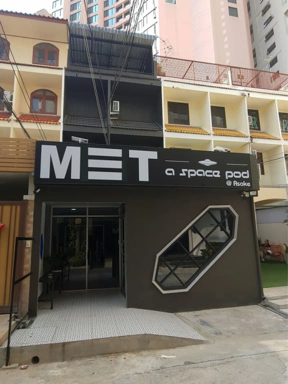 Met A Space Pod @ Asoke - main photo