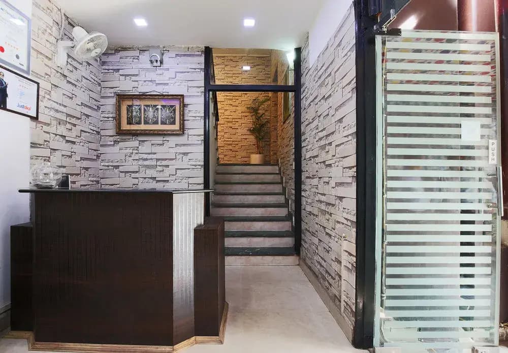 FabHotel Kailash Colony Metro Station - photo 9