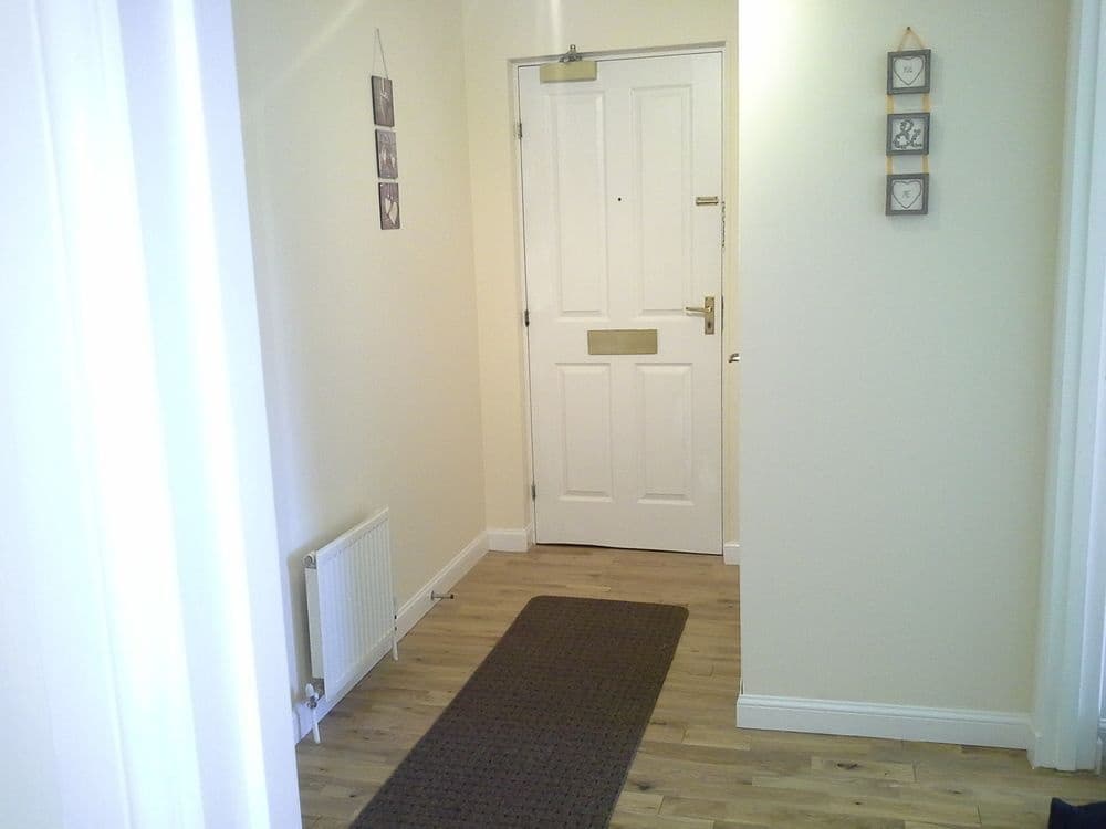 Modern Leith apartment - photo 9