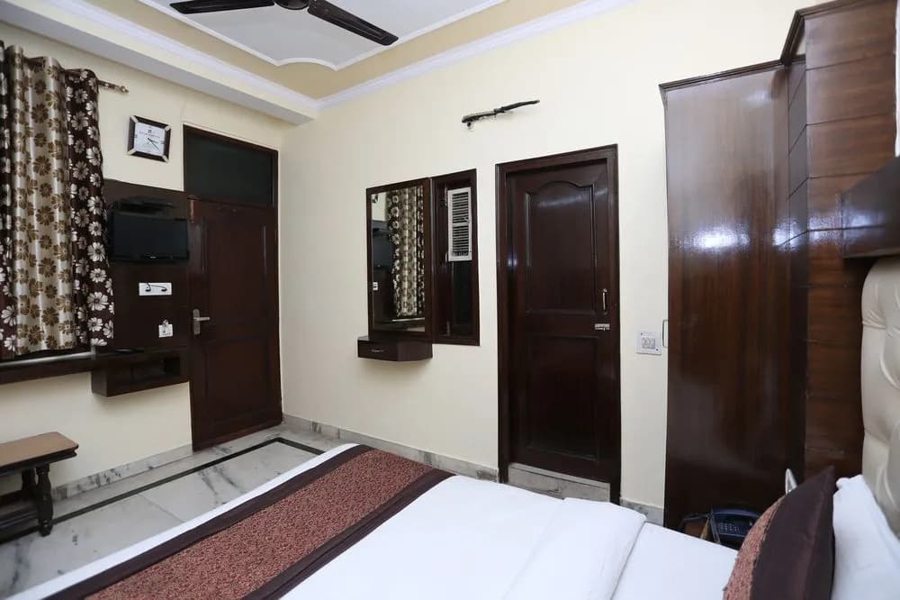 OYO 6124 Lord Krishna Dx Inn - photo 5
