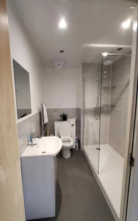 4 Separate Beds, Sleeps 6, Beautiful 2 bed Apt - photo 7