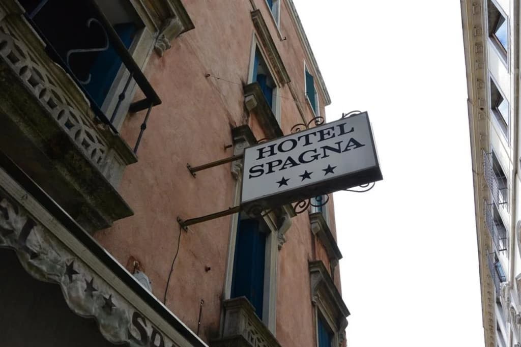 Hotel Spagna - photo 1
