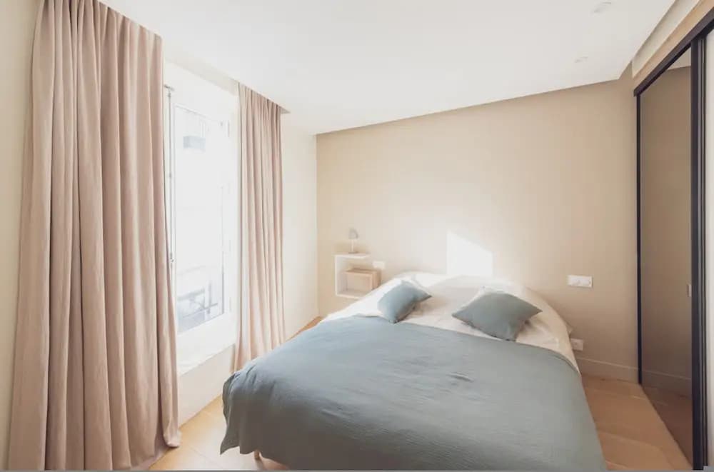 By Saint-sulpice Newly Refurbished 4 BR Apartment - photo 5