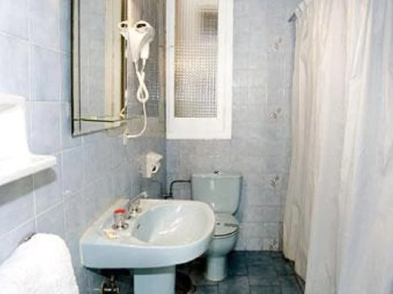 Hostal Continental - photo 8