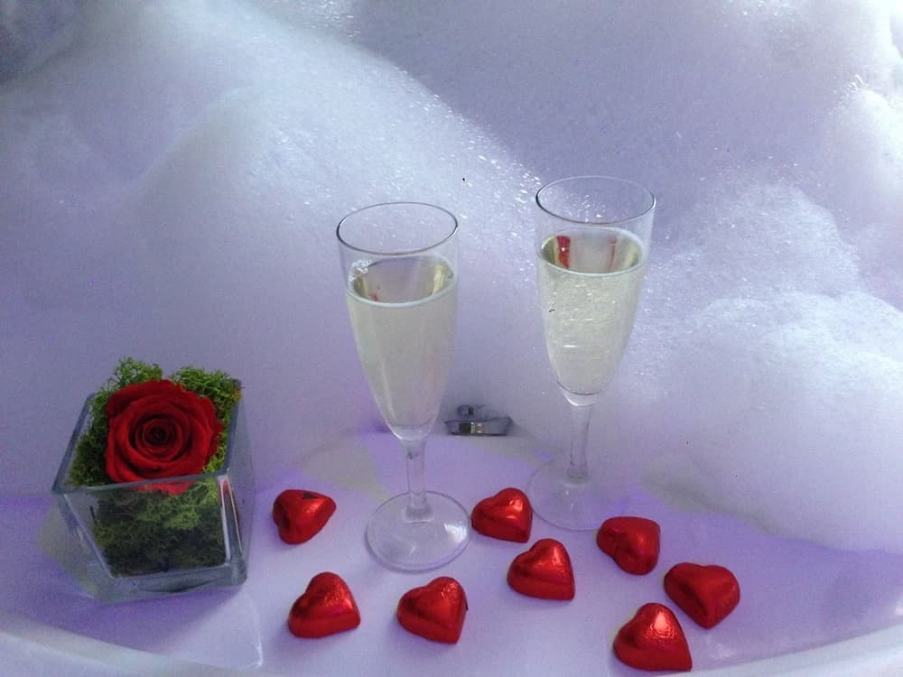Jacuzzi Rooms - photo 13