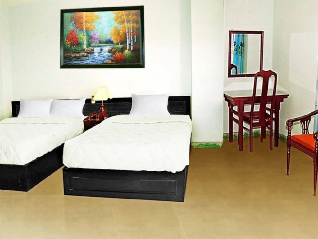 Golden Dragon Hotel - photo 3
