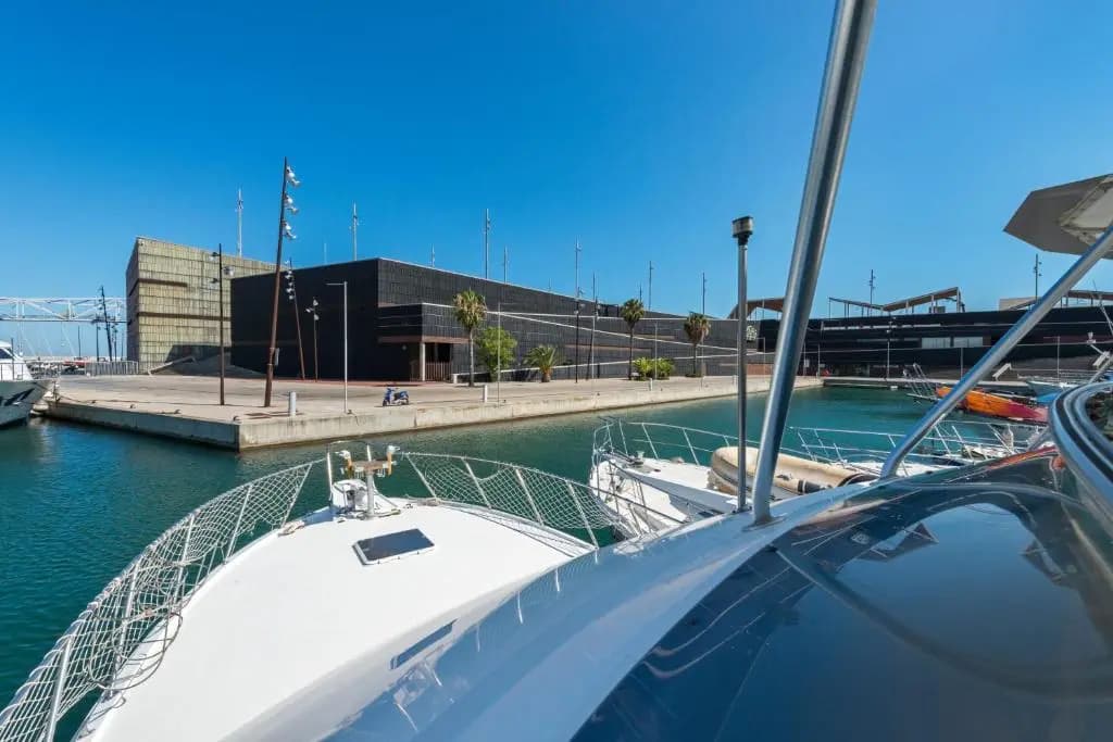 Boat Accommodations Barcelona - photo 8