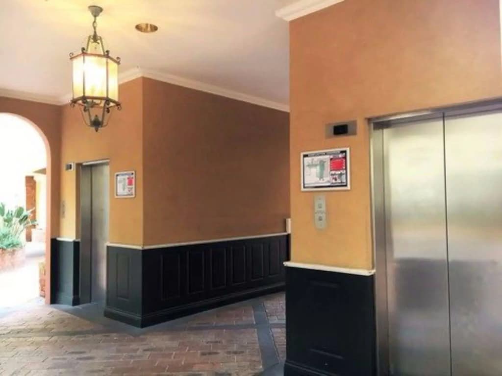 Clocktower Apartment Hotel - photo 2