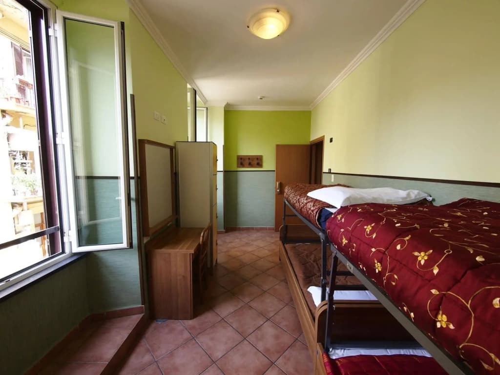 Alessandro Palace & Bar - Hostel - photo 4