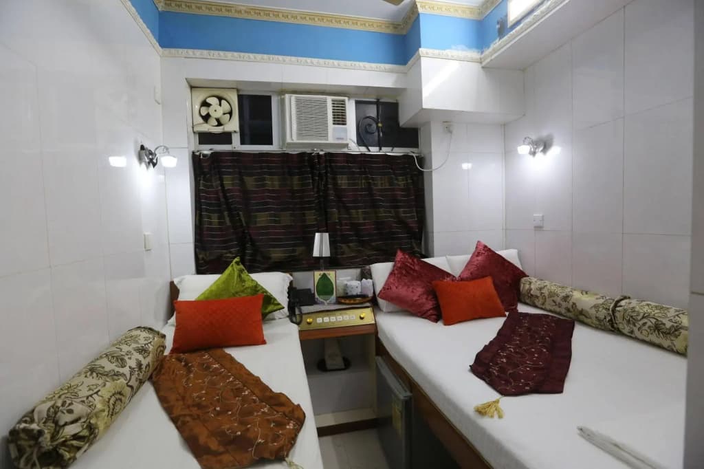 Temple Street Hotel - photo 17