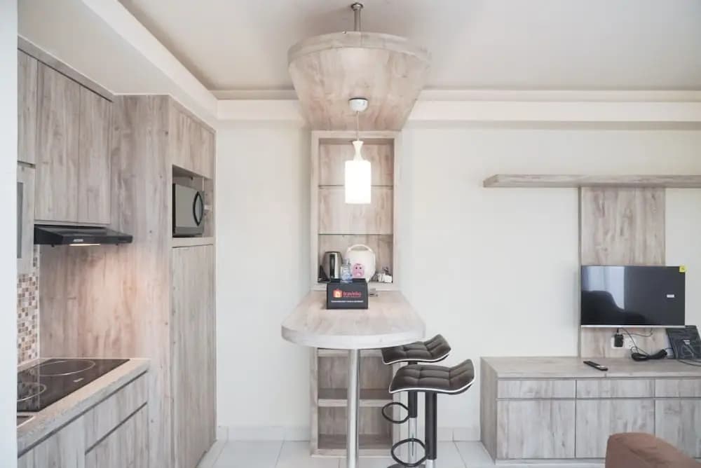 Comfort And Minimalist Studio At Amethyst Apartment - photo 14