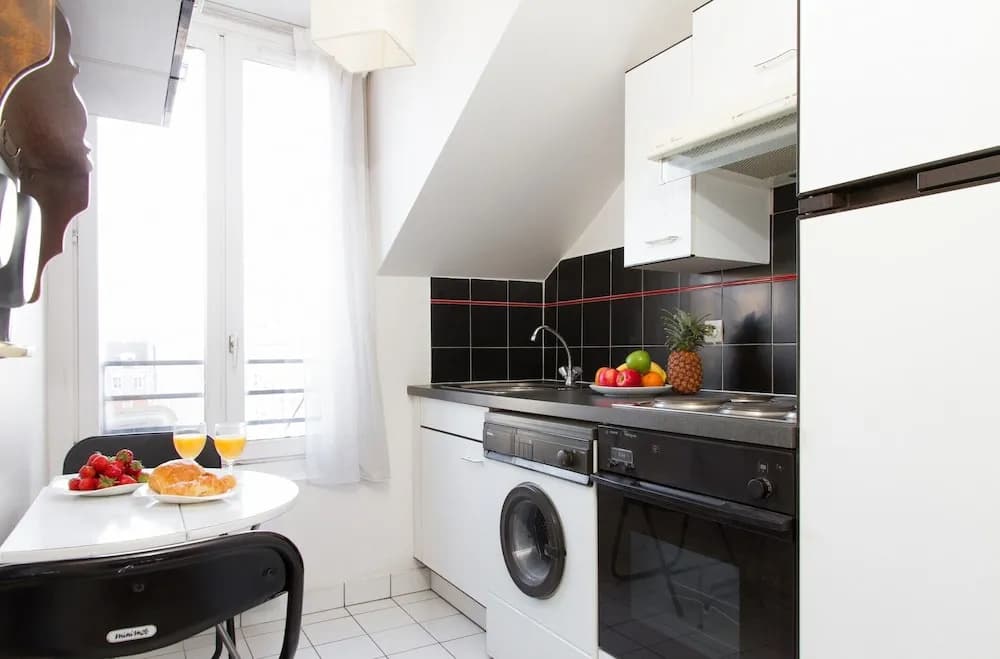 Le Marais - Beaubourg Apartment - photo 12