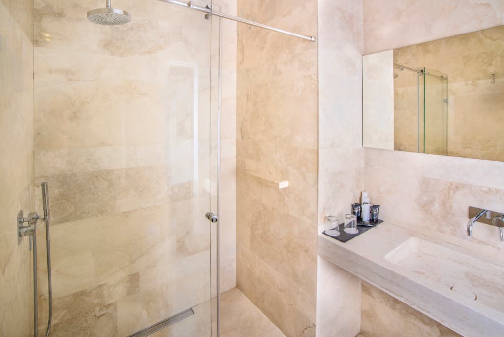 Golden Crown Hotel - photo 8