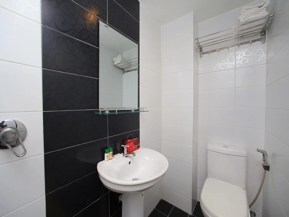 OYO 118 Hotel Grand Maria - photo 9