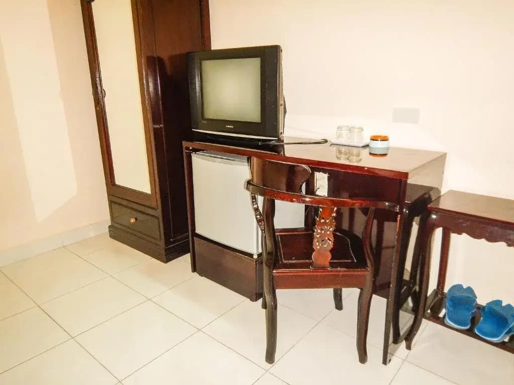 Yellow Hotel - photo 1