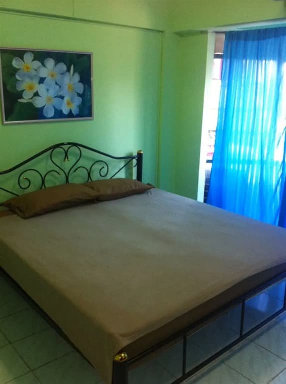 The Moatview Guesthouse - photo 40