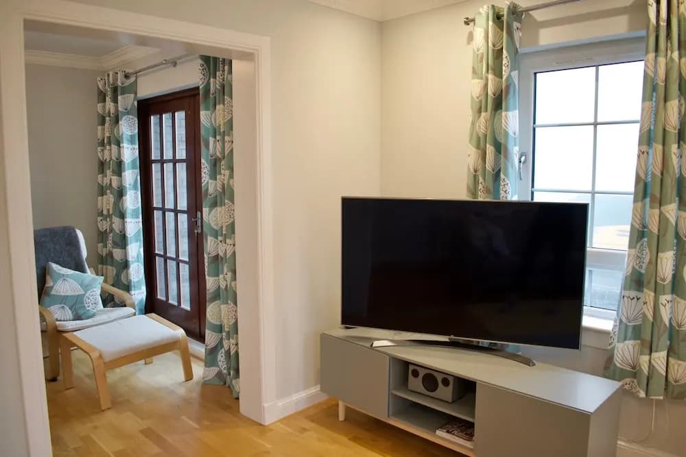 Edinburgh Top Floor Flat - photo 21