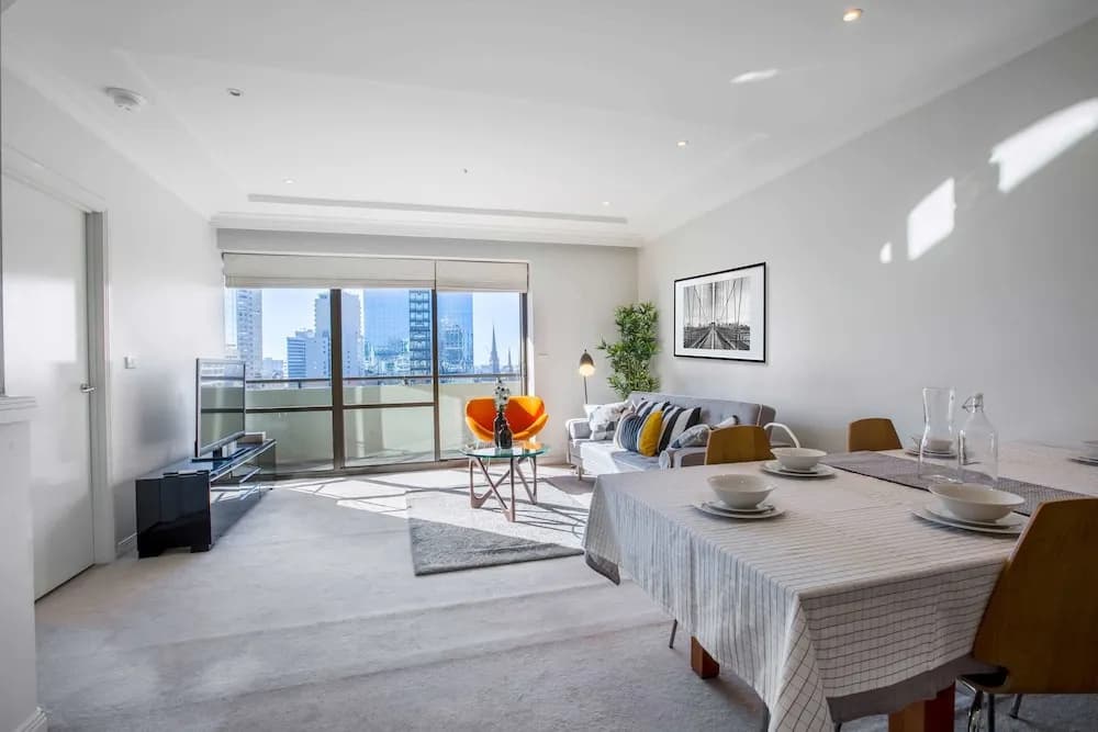 Russell St. Hotel Apartment - photo 8