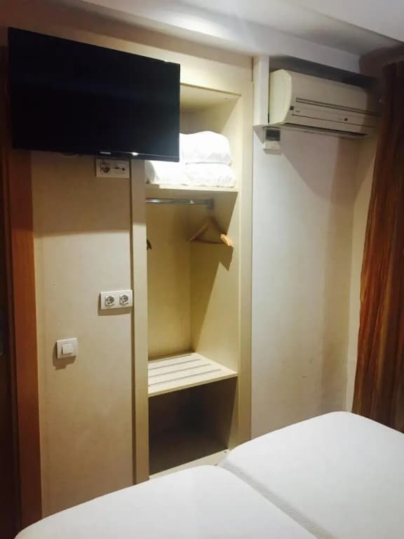 Hostal Fina - photo 4