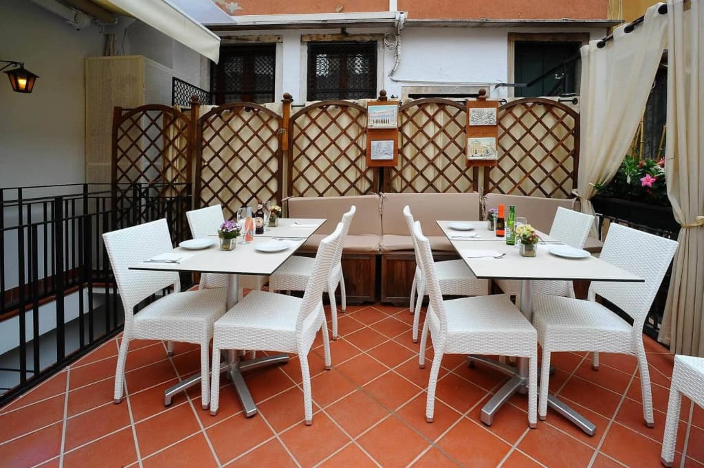 Hotel Fontana - photo 20