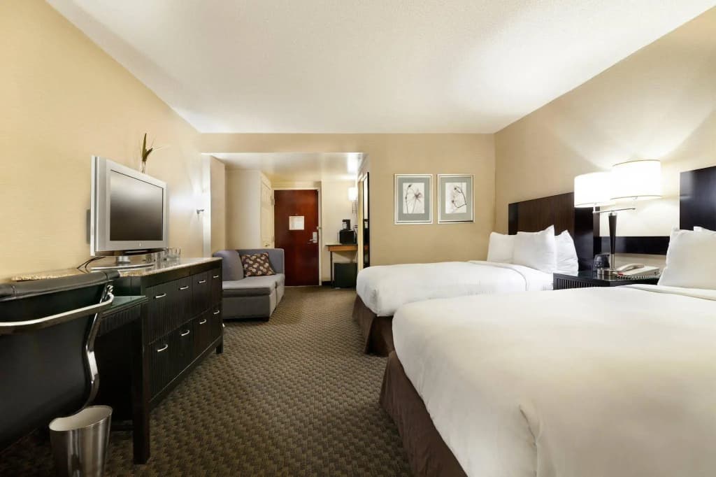 Doubletree By Hilton New York Jfk Airport Hotel - photo 5