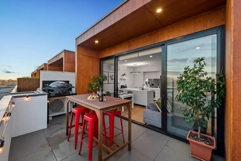 StayCentral Northcote Townhouse With Study - photo 10