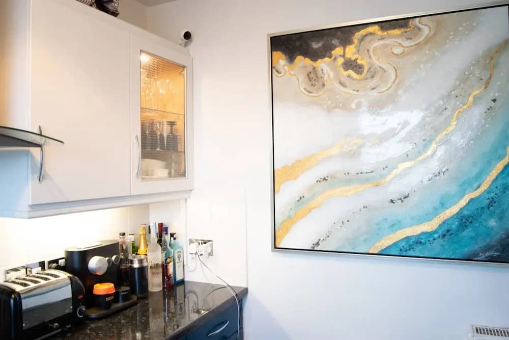 Quirky Urban Flat with Impressive Panoramic Views - photo 19