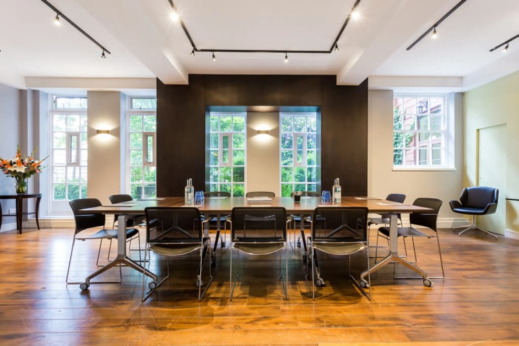 Dolphin House Serviced Apartments - photo 33