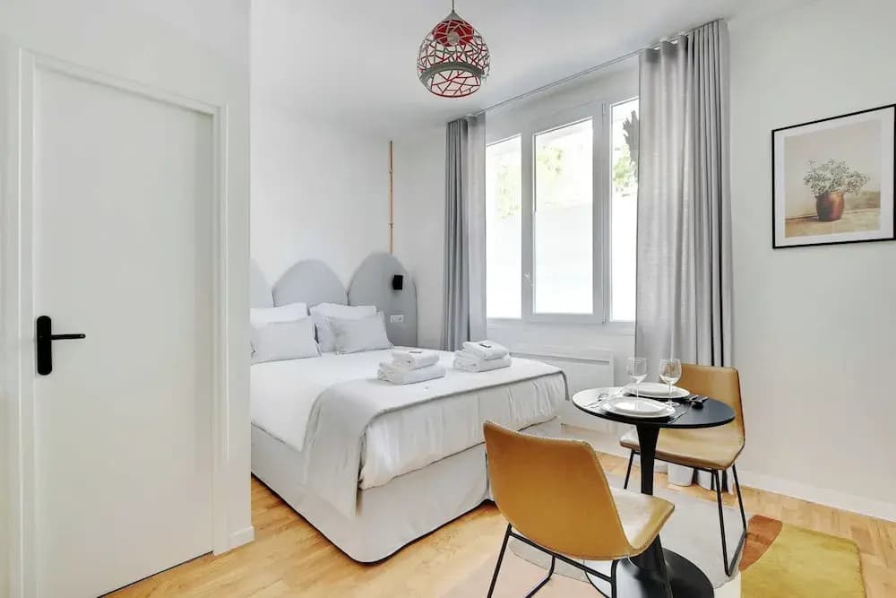 Cute Studio in Eclectic 18th District - 1 - photo 1