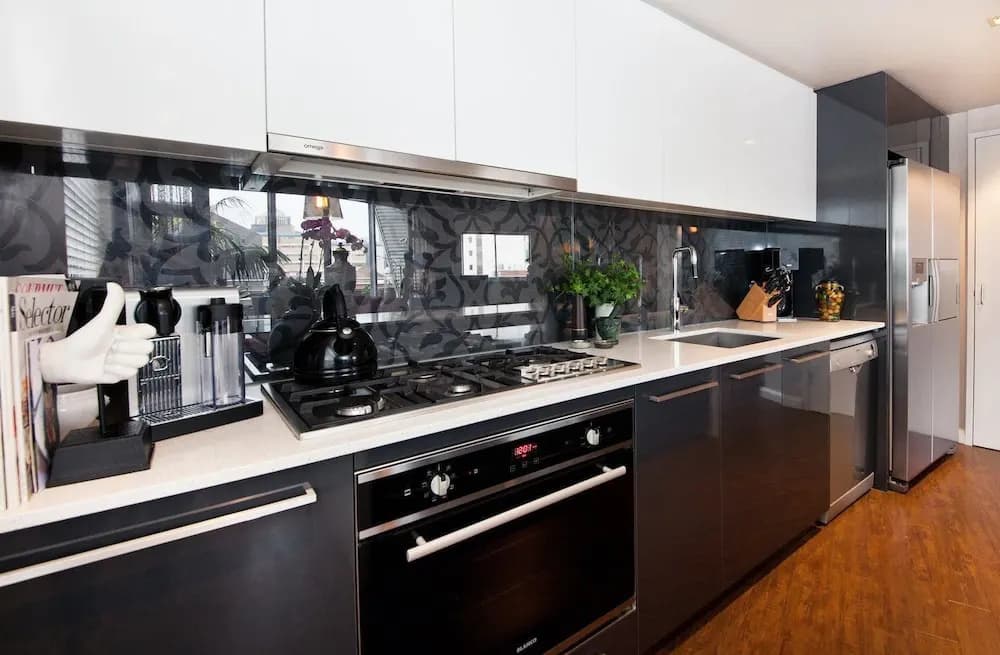 UM616 Sleek Split Level City Oasis in Ultimo - photo 14