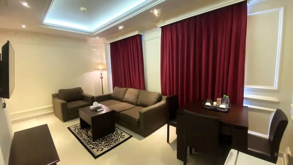 Majestic Hotel - photo 6