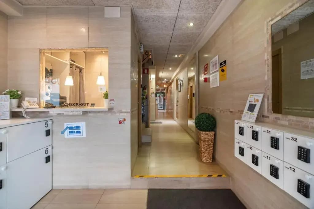 Hostal House - photo 14