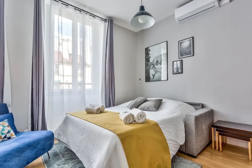 Superb 2 rooms flat near Bastille - photo 2