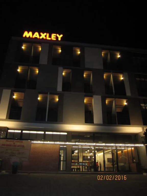Maxley Hotel@Arjuna - photo 1